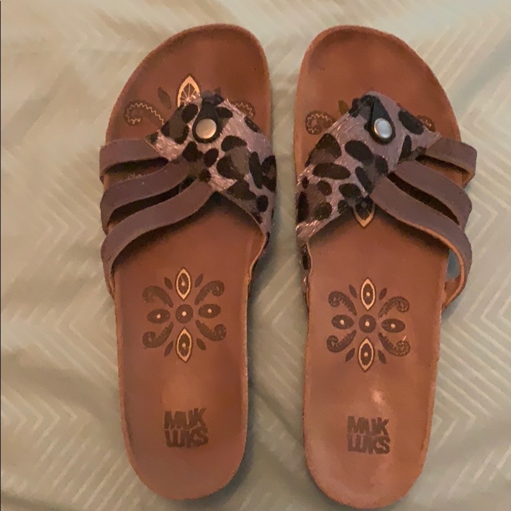 Muk Luks flip flops